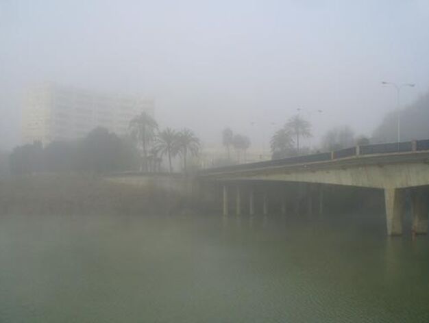 Niebla en el r&iacute;o a la altura del Puente de Los Remedios

Foto: Juan Carlos Mu&ntilde;oz