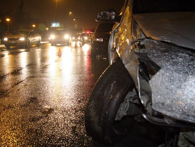 En el accidente se vieron implicados tres coches.

Foto: Bel?Vargas