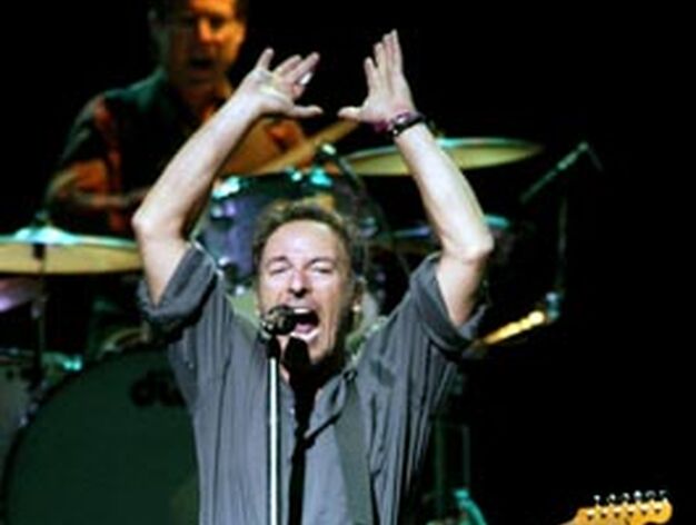 Springsteen canta en el concierto de apertura de la gira de 'The Rising', el 7 de agosto de 2002 en Nueva  Jersey. 

Foto: Jeff Christensen  / Reuters