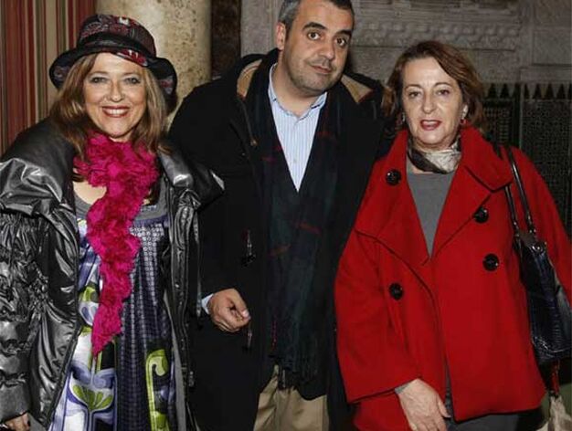 Las concejalas socialistas Marisa de las Cuevas y Carolina amacho, junto a Antonio Moriana

Foto: Jose Braza
