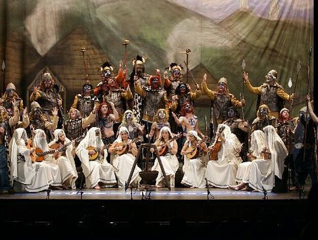 El coro de C&aacute;rdenas, al estilo de Braveheart con Los celtas largos y con boquilla.

Foto: Lourdes de Vicente