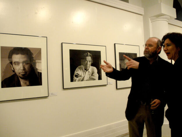 El sevillano Paco S&aacute;nchez expone una muestra con retratos de artistas flamencos.

Foto: Tamara S&aacute;nchez