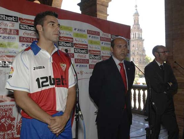 Monchi y Del Nido han dedicado unas palabras sobre el nuevo jugador.

Foto: Manuel G&oacute;mez