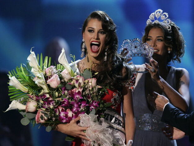 La alegr&iacute;a de la Miss Venezuela, Stefan&iacute;a Fern&aacute;ndez, al saberse ganadora del Miss Universo 2009.

Foto: Efe