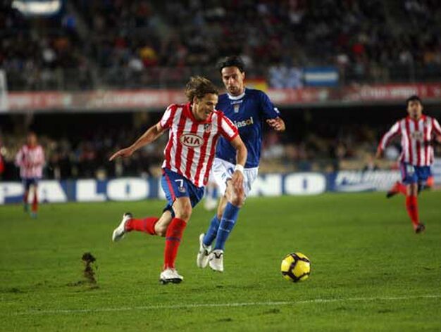 Forl&aacute;n se marcha en velocidad de David Prieto en la jugada que dio origen al primer gol

Foto: Miguel Angel Gonzalez