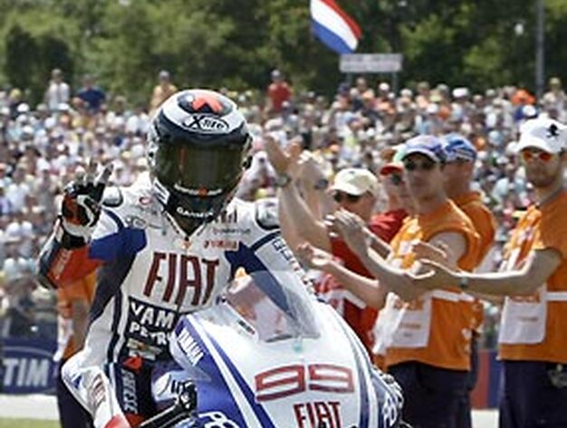 Jorge Lorenzo (Yamaha) celebra su victoria en Assen, en el Gran Premio de Holanda.

Foto: Efe / Afp Photo / Reuters