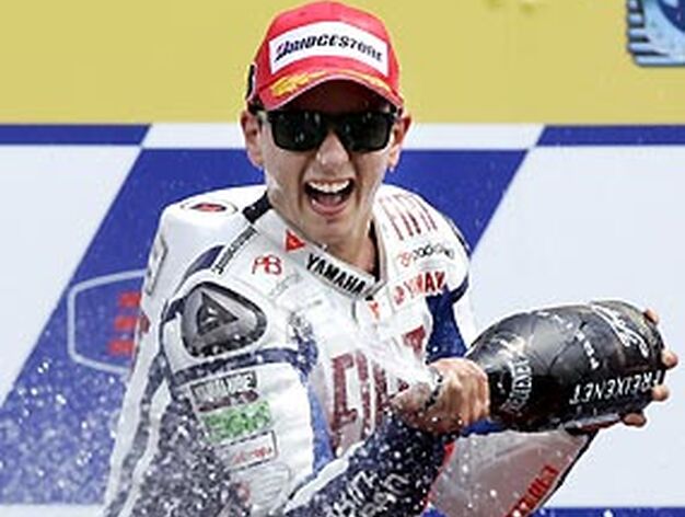 Jorge Lorenzo (Yamaha) celebra su victoria en Assen, en el Gran Premio de Holanda.

Foto: Efe / Afp Photo / Reuters