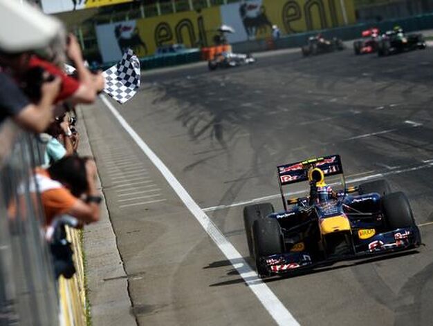 Fernando Alonso acaba segundo por detr&aacute;s de Webber en el Gran Premio de Hungr&iacute;a. / AFP
