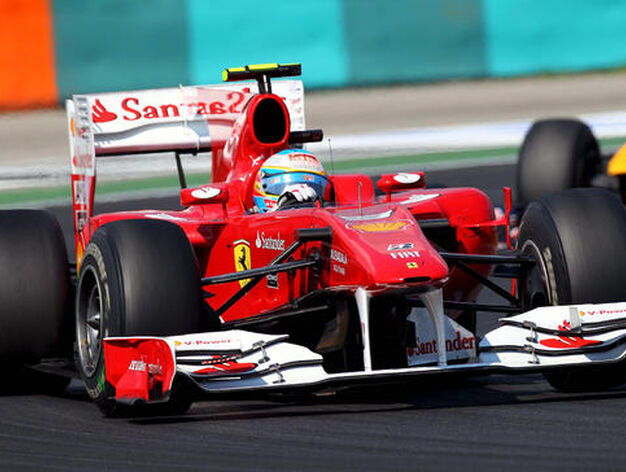 Fernando Alonso acaba segundo por detr&aacute;s de Webber en el Gran Premio de Hungr&iacute;a. / EFE