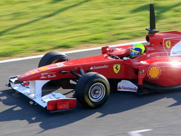 El piloto brasile&ntilde;o Felipe Massa (Ferrari) ha sido el m&aacute;s r&aacute;pido en la primera jornada de entrenamientos de pretemporada en Jerez de la Frontera, en la que el espa&ntilde;ol Jaime Alguersuari (Toro Rosso) brill&oacute; con su sexta posici&oacute;n.

Foto: Juan Carlos Toro