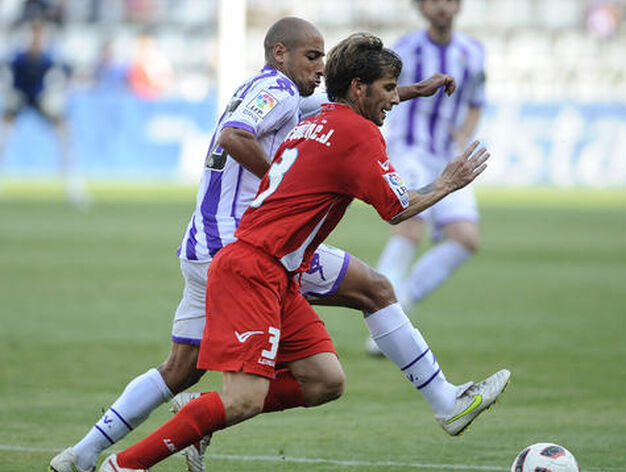 El Xerez se aleja del play-off de ascenso tras caer en Valladolid. 

Foto: LOF