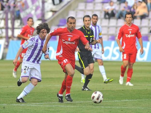 El Xerez se aleja del play-off de ascenso tras caer en Valladolid. 

Foto: LOF