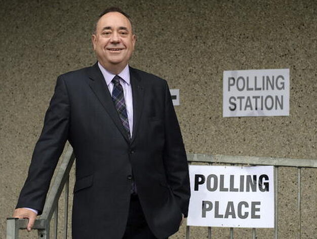 Alex Salmond entrando a votar.

Foto: EFE