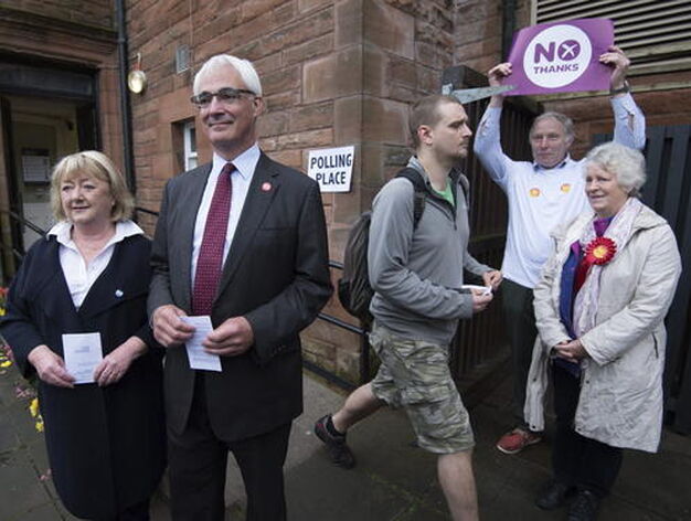 Alistair Darling entrando a votar. 

Foto: EFE