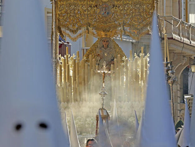 El palio de Madre de Dios de la Misericordia luci&oacute; en una tarde radiante.

Foto: Miguel Angel Gonzalez