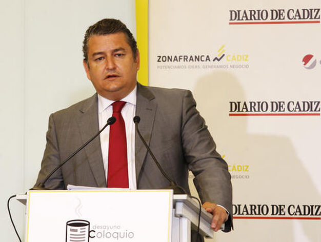 El delegado del Gobierno en Andaluc&iacute;a, Antonio Sanz, present&oacute; a Ramos.

Foto: Joaqu&iacute;n Pino