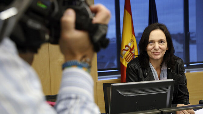 Carolina Bescansa, durante la reunión del grupo parlamentario de Unidos Podemos ayer en el Congreso.