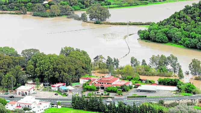 Vista de La Barca de Vejer desde el mirador de la localidad vejeriega, con la vega de la zona de El Torno totalmente inundada.