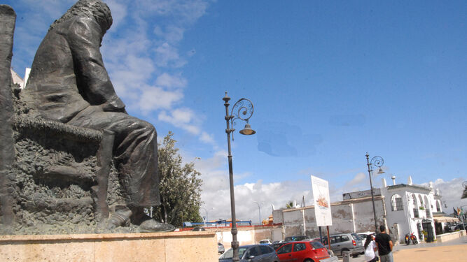 La estatua de Camarón, justo al lado del solar en el que se levantará el museo que La Isla le dedicará.