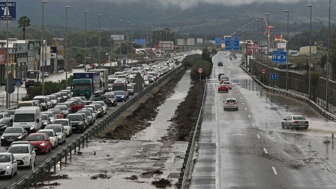 Efectos del temporal en las carreteras del Campo de Gibraltar.