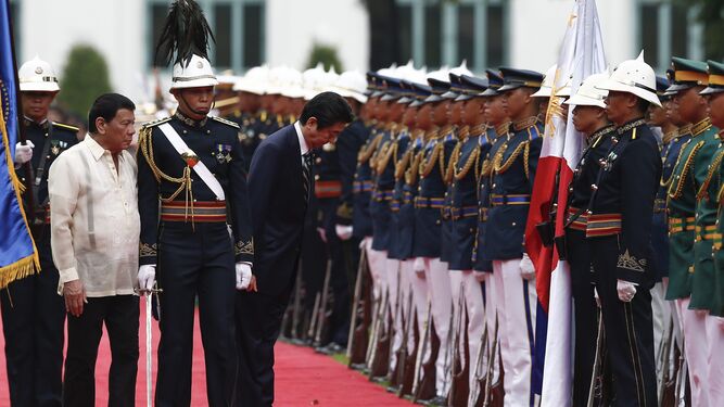 Abe y Duterte acuerdan combatir el terrorismo yihadista y las drogas