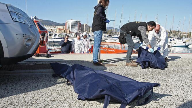 Dos de los cuerpos hallados en aguas del Campo de Gibraltar.
