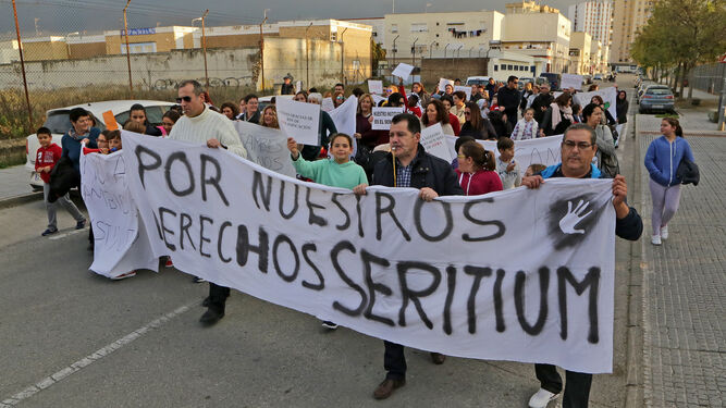 Protesta de padres del colegio La Paz celebrada en diciembre.