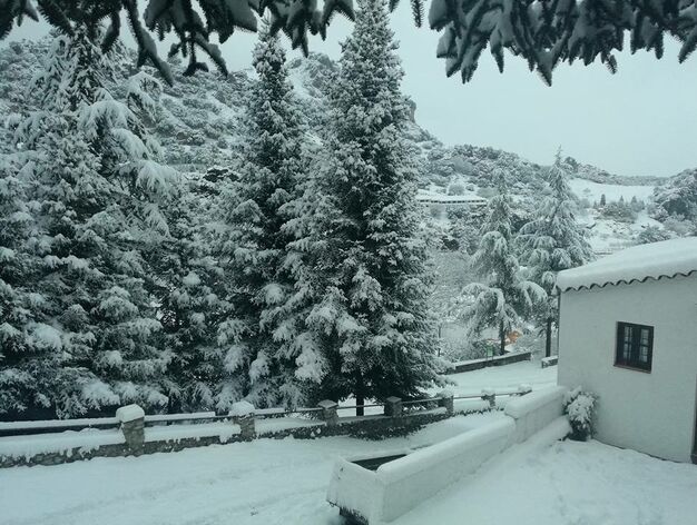 Una hermosa estampa de la nevada en Grazalema (C&aacute;diz)