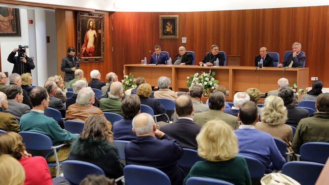 El público llenó ayer el auditorio Juan Pablo II para la presentación de la obra.
