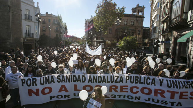 Imagen de archivo de otra de las protestas de la Marea Blanca en Sevilla.