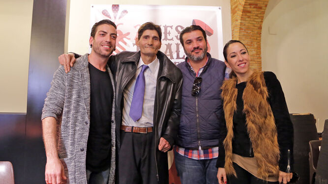 David Coria posa junto a Antonio Agujetas, Juan Lara y Ana Morales, ayer en San Ginés.