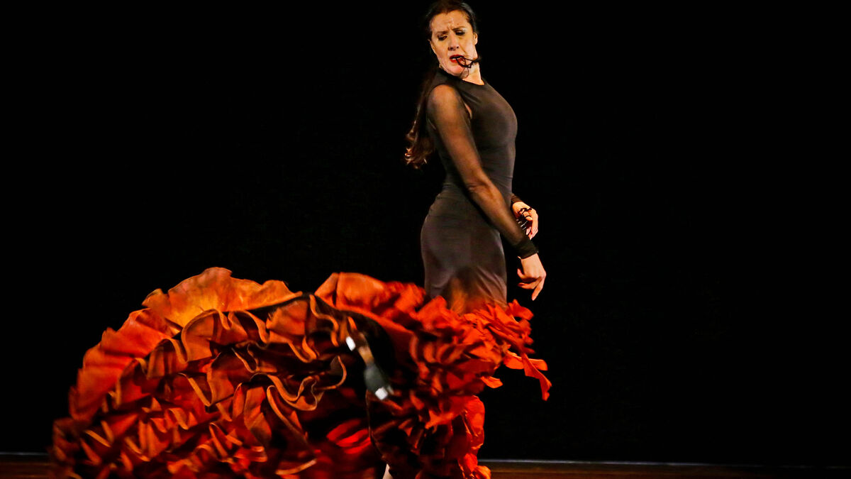 María Pagés, en uno de sus personalísimos movimientos efectuados durante el espectáculo.