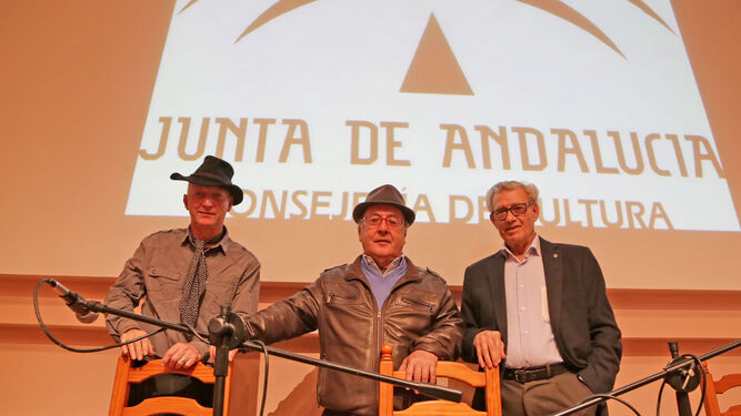 Antonio El Platero, a la derecha, junto a Juan de Márquez y El Rubio.