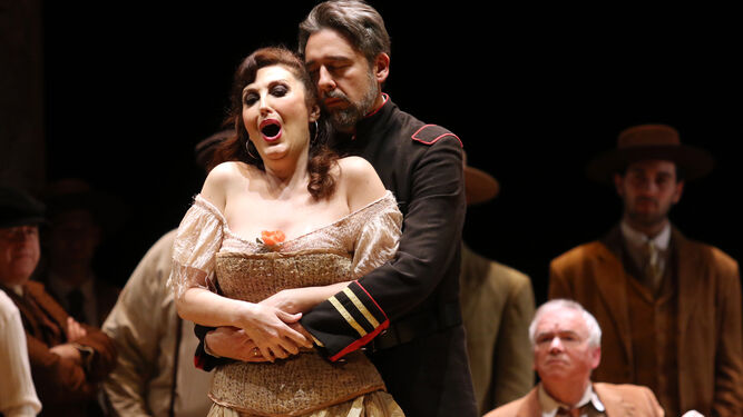 Un momento de la puesta en escena de 'Carmen' en el Gran Teatro de Córdoba.