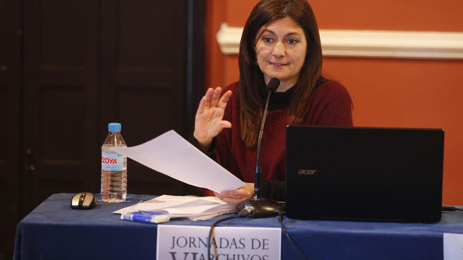 Intervención ayer de Josefa Parra en las VI Jornadas de los Archivos Privados, en el Alcázar.