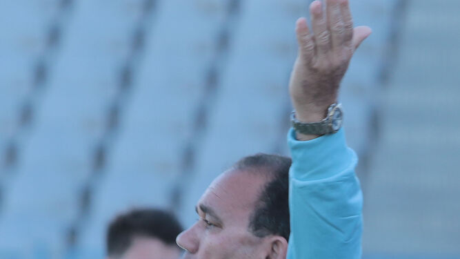 Vicente Vargas, técnico azulino, espera que su equipo no acuse las bajas y supere al San José.