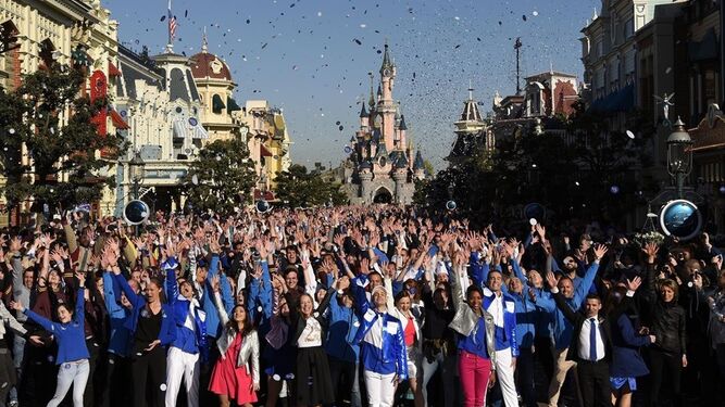 Los famosos arropan a Disney en su 25 aniversario en París