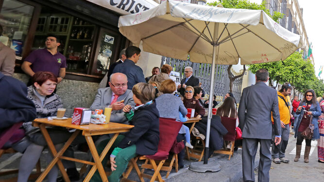 Retrospectiva de la ocupación de la terraza del Bar Cristina durante la Semana Santa