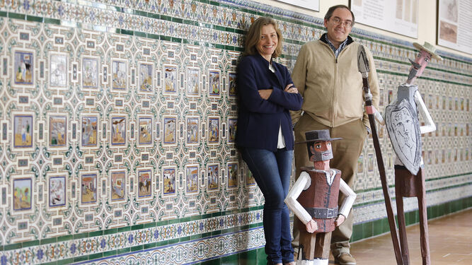 La directora del Gaona, Julia Pino, y el historiador y ex alumno Víctor Heredia.
