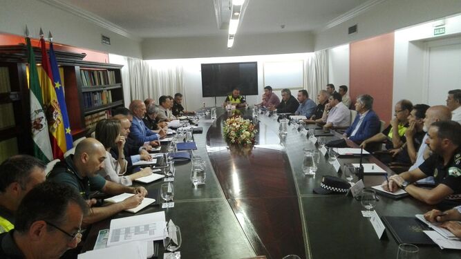 El subdelegado del Gobierno mantiene una reunión para preparar la romería de El Rocío