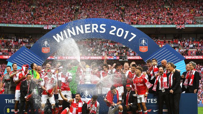El Arsenal celebra su triunfo.