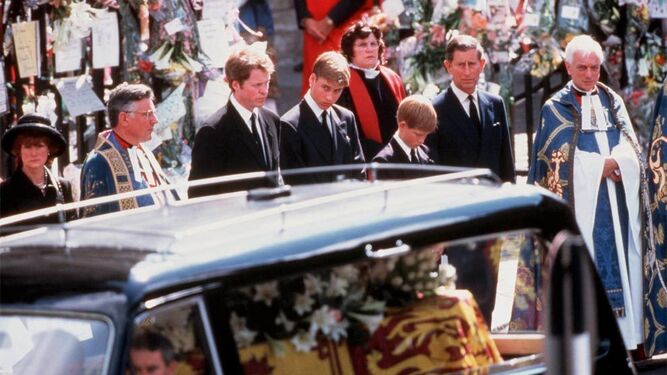 Un momento del entierro de Diana de Gales.