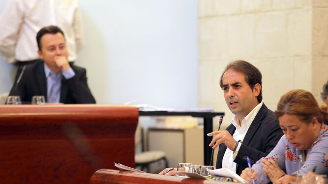 El concejal del PP Antonio Saldaña interviene en el pleno celebrado a finales del pasado mes.