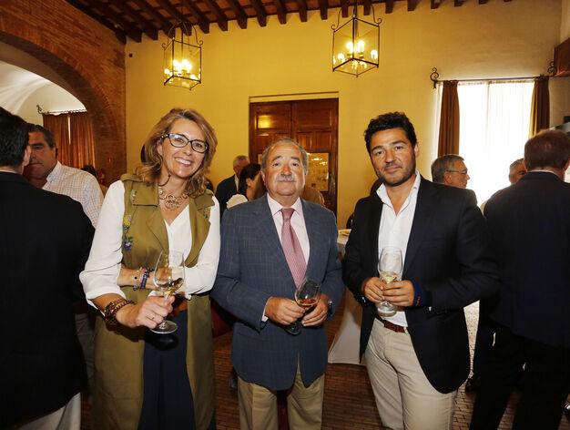 Mar&iacute;a Eugenia Herrera (Fundador), &Aacute;ngel Lebrero (ex presidente de Fedejerez y ex director de Domecq) y Juan Antonio Rivas (Fundador).
