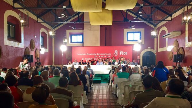 El PSOE provincial aprueba su lista para el regional con sólo un 26% de 'pedristas'