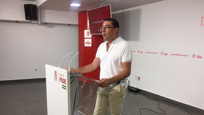 Manuel Domínguez durante una rueda de prensa esta mañana.