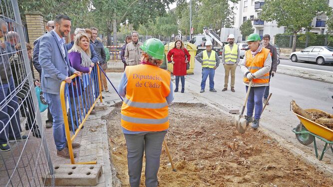 Trabajadores del Profea acometerán las obras. En la imagen, durante unos trabajos en Jerez el pasado febrero.