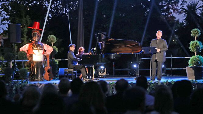 Un momento de la actuación el pasado jueves por la noche de Gregory Kunde en los Jardines de Villa Victorina.