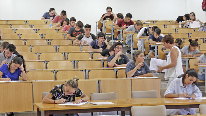 Imagen de una de las aulas habilitadas ayer para que los alumnos realizaran la prueba de Idioma Extranjero.