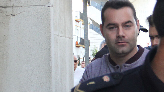 Francisco Javier Medina, único acusado por el doble crimen de Almonte, ayer a su llegada al juicio.